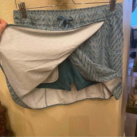 PATAGONIA Women Green Patterned Skort Size Medium - Picture 3 of 8
